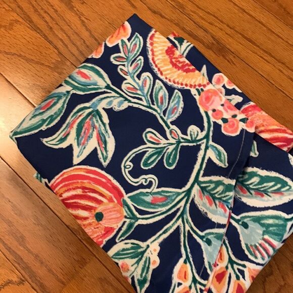 DecorMaster Patio floral table cover 60” with zipper closure - Picture 3 of 5